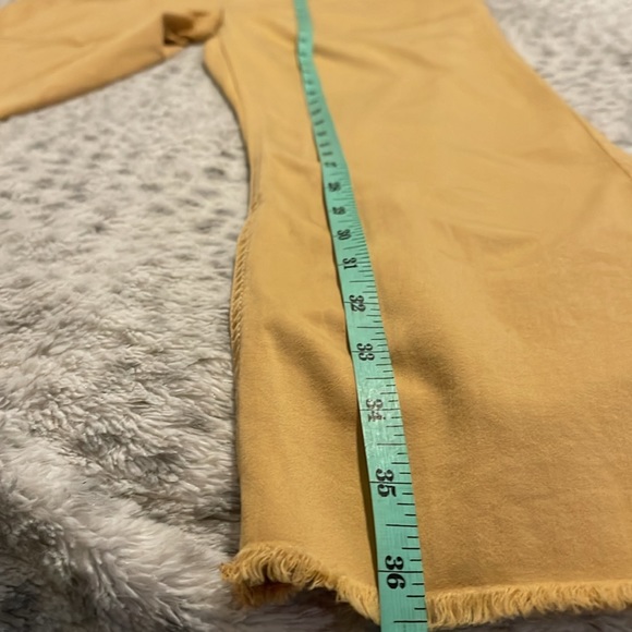 Liverpool High-Rise Crop Straight w/Exposed Button Fly & Fray in Golden Glow. - Picture 8 of 12